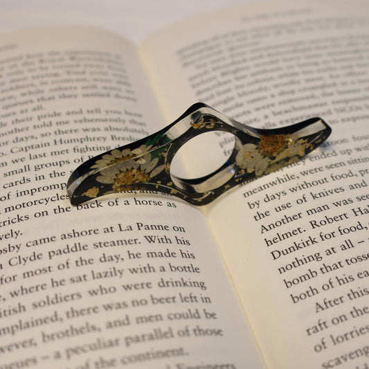 Page Holder - White Daisy