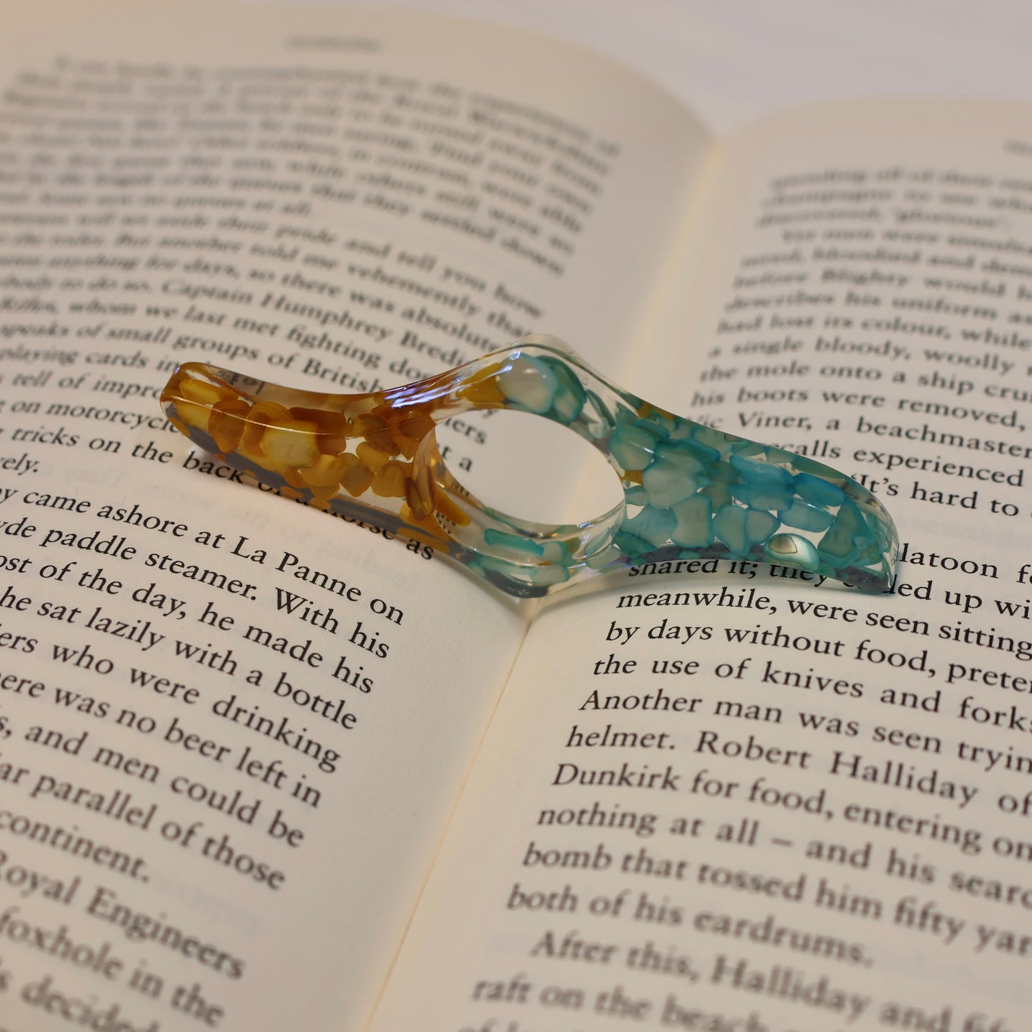 Page Holder - Stones (Brown & Blue)