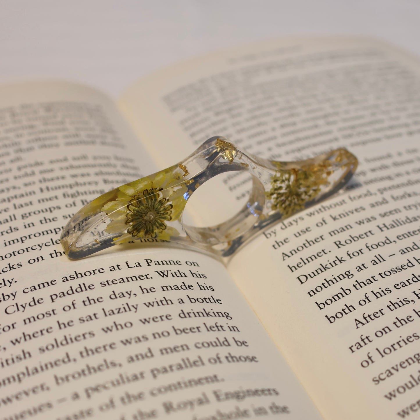 Page Holder - Yellow Flower